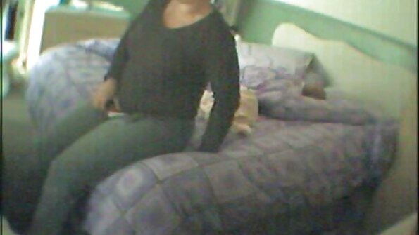 Fitness babe laver et morgenblowjob ved sekss par brivu at sluge en stor peberrod.