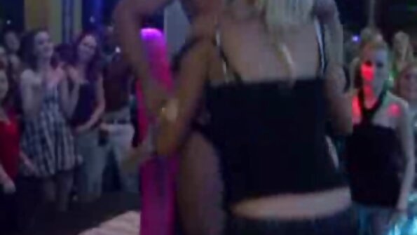 Ødelagt anal og seksa pozas video fisse af en pige, der stod kræft på en stol.