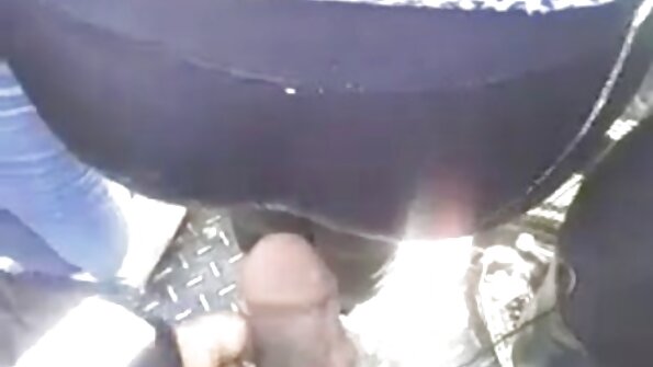 Porno med en 70-årig bedstemor i køkkenet. milesanas video