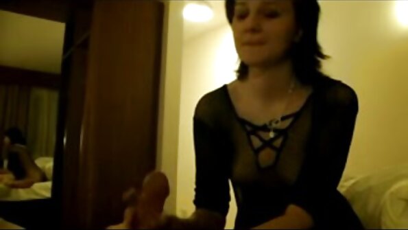 Russisk pige gav sig selv i mature sekss naturen.