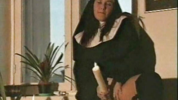 Sonya forventede ikke, at hendes nabo ville kneppe plikas sievas hende i røven.