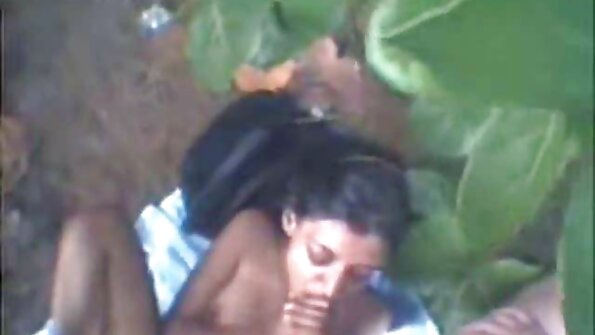 Sex i vindueskarmen i herberget, lad naboerne misunde. latviesu seks video